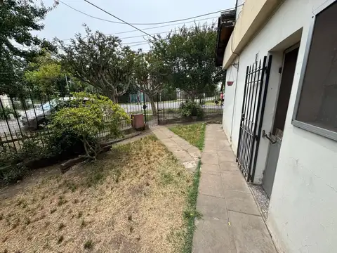 Casa 4 ambientes en dos plantas  en venta en Francisco Alvarez