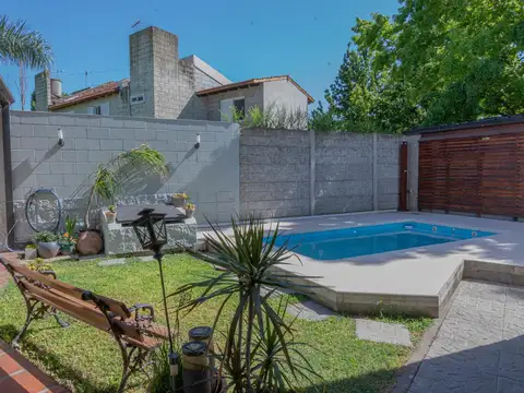 Casa en Venta con 2 cocheras