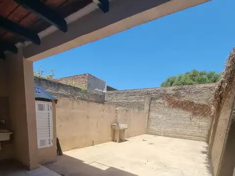 Casa 3 ambientes con 1 baño