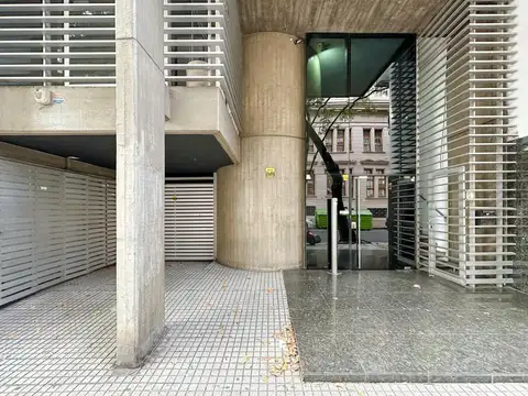 Venta Oficina Cochera Baulera - Dorrego 600