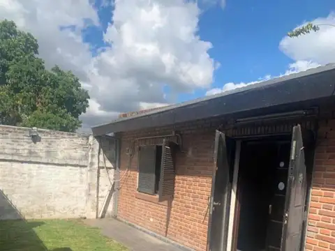 Casa 2 ambientes con 1 baño