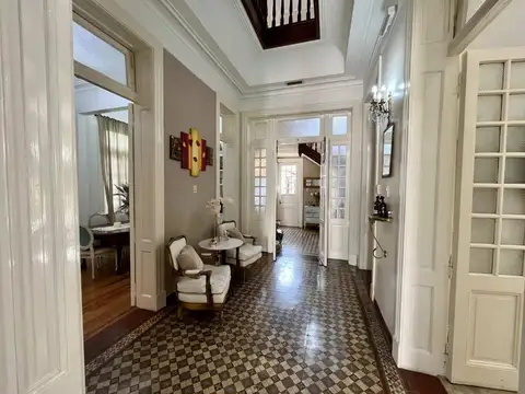 CASA EN TEMPERLEY, LOMAS DE ZAMORA, 7 AMBIENTES