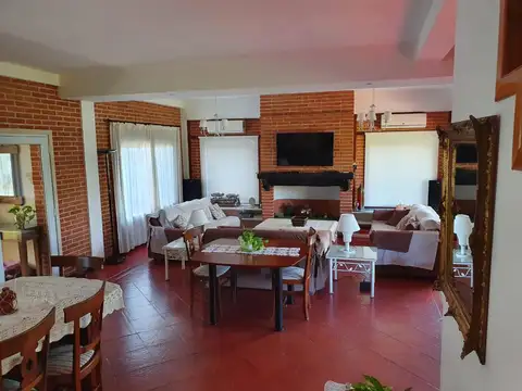 Casa 5 ambientes con 3 baños