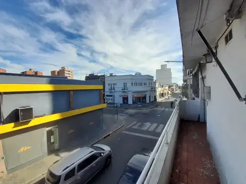 Vendo departamento de gran tamaño en pleno centro 91m2