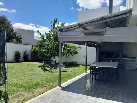 Casa en Venta en Valle Escondido, USD 350.000