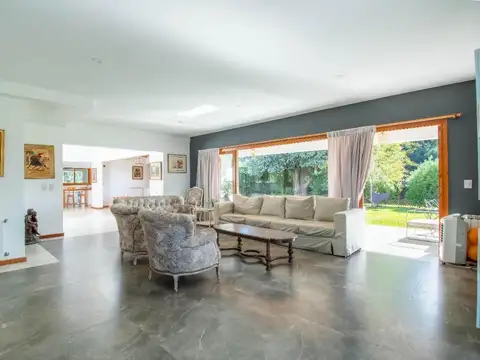 Casa 7 ambientes con 4 baños