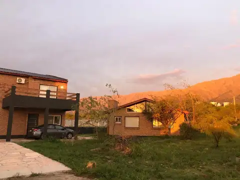 Casa 5 ambientes con 4 baños