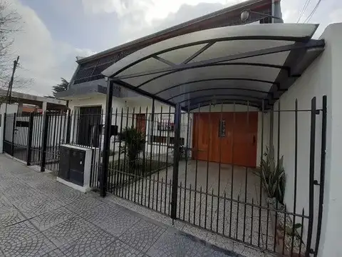 Av Nuestras Malvinas 1700