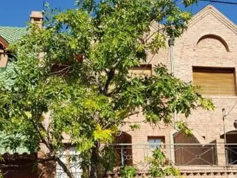 Casa Tipo Triplex Calle Fotherigham Al 600, Neuquén Capital Patagonia Argentina