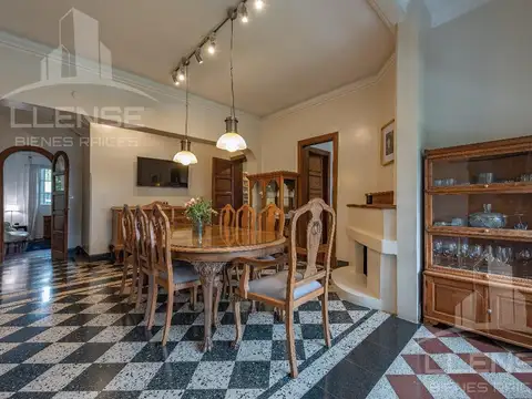 Casa en Venta con 5 cocheras