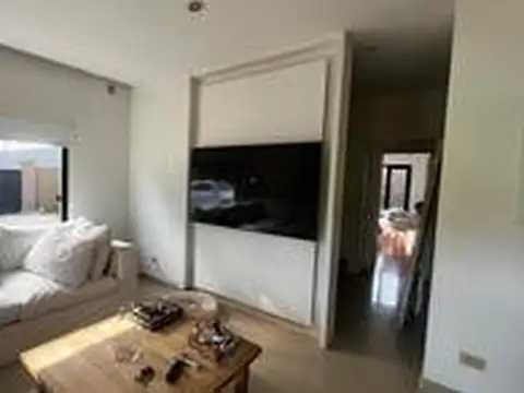 Hermosa casa en venta en Loma Verde! excelente zona y entorno!