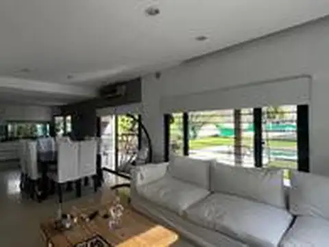 Casa Moderna en Loma Verde: A 600m de Panamericana excelente entorno