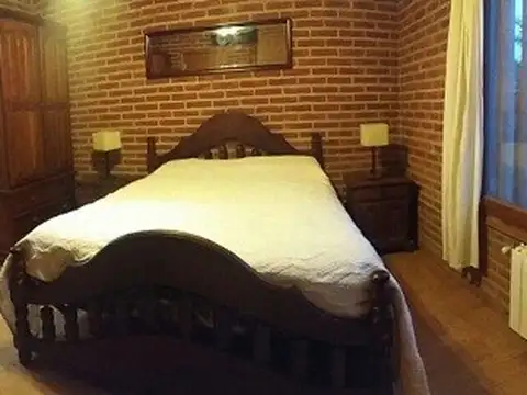 Excelente Chalet en Parquemar: 4 dormitorios(1 ensuit), pileta, amplio jardín 