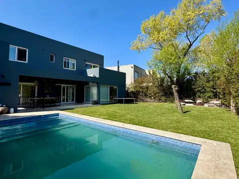 Casa en Venta en Barrio Barbarita al 100