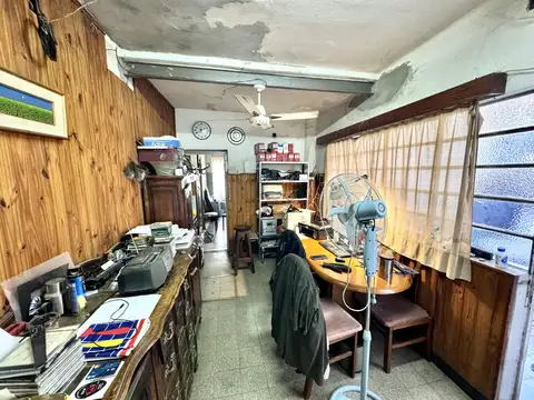 Casa 8 ambientes con 2 baños