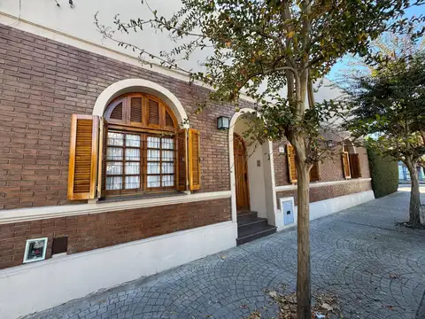 Casa Ph 4 amb con Playroom y entrada para autos