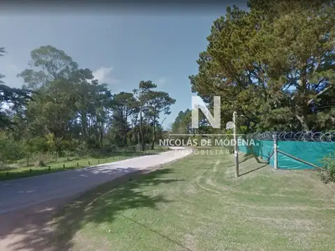 Terreno de gran superficie sobre la cancha de Golf