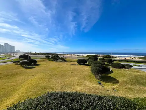 Avenida Chiverta esq Rambla Lorenzo Pacheco 100