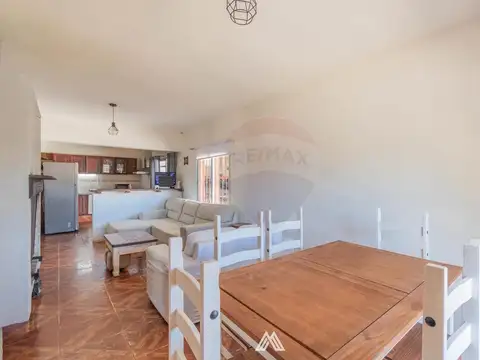 Casa 4 ambientes con 2 baños