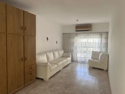 Alquiler departamento 1 dormitorio con balcón - Centro, Rosario