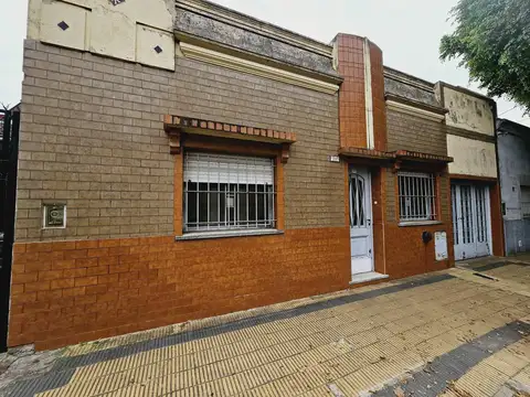 Venta casa 3 ambientes con jardín, cochera y terraza en villa bosch