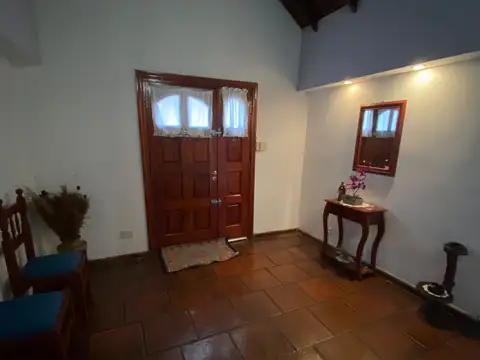 Casa 5 ambientes con 4 baños
