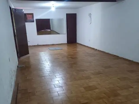 ALQUILER SALON COMERCIAL CONSULTORIOS. RIVADAVIA