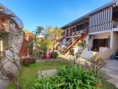 Oficina al Frente 3 amb con Cochera cubierta en Complejo con jardines!