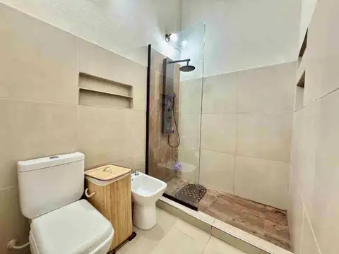 Casa 6 ambientes con 2 baños