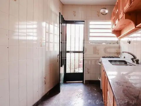 Casa 4 ambientes con 1 baño
