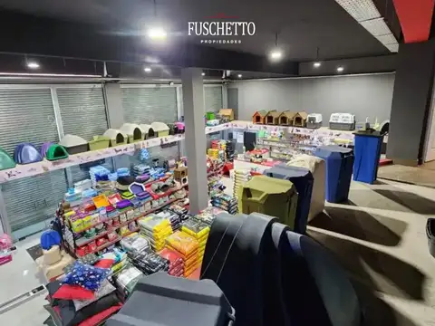 Villa de Mayo (Av. Pte J. D. Perón 2056) Excelente Local y Depósito. Sup Cub 640m2