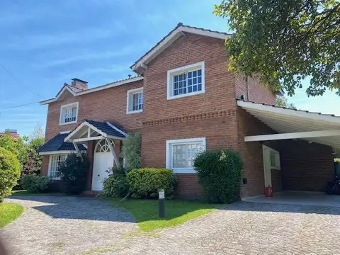 Casa en Venta con 2 cocheras