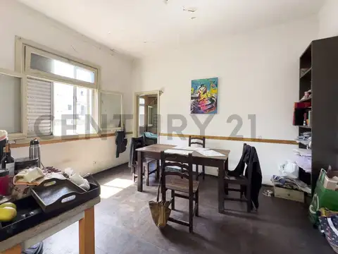 Casa 7 ambientes con 2 baños