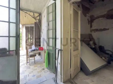 Casa a refaccionar / Lote con potencial constructivo / acepta permuta