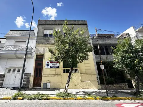 Casa a refaccionar / Lote con potencial constructivo / acepta permuta
