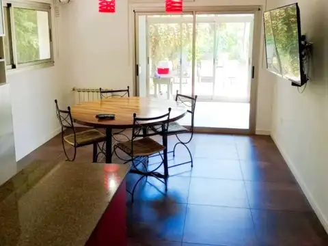 Casa 5 ambientes con 2 baños