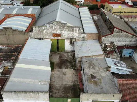 IMPORTANTE GALPÓN EN VENTA CON LOCAL COMERCIAL