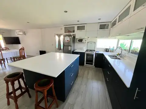 Casa 5 ambientes con 3 baños