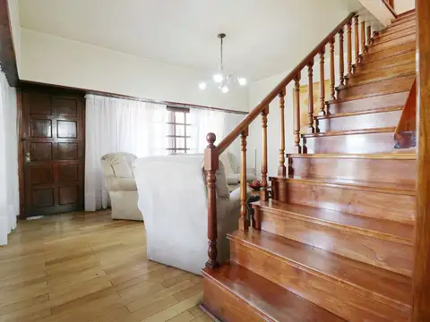 Casa en 2 plantas 2 Cocheras Patio Parrilla Wilde