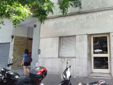 # T/CASA 3 AMB AL FRENTE 1ERO POR ESCALERA, BAJAS EXPENSAS $ 60.000-. (MUY LUMINOSO, EXCELENTE ESTADO, BAÑO Y COCINA " A NUEVOS".