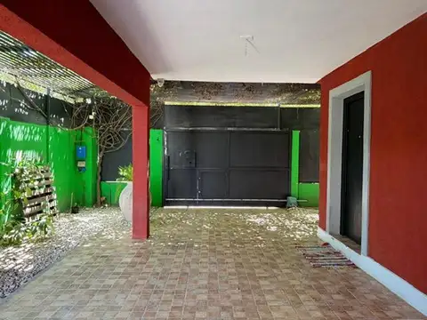 Casa 5 ambientes con 3 baños