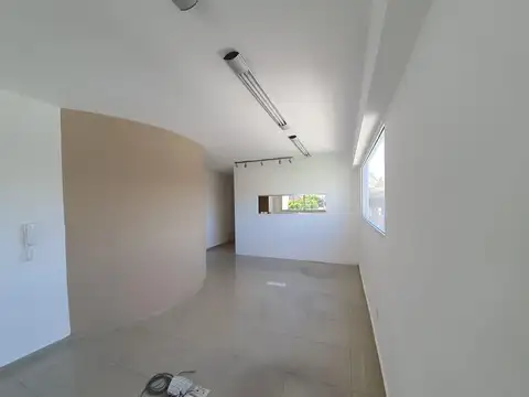 ¡Oficina seminueva en Venta! Moreno 1700, cercano a Oroño, Pellegrini, Facultades, Parque Independen