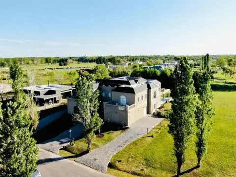 Casa en alquiler - 5 Dormitorios 9 Baños - Pilar