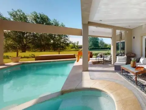 Casa 11 ambientes con 7 baños