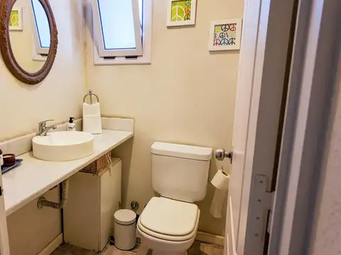 Casa 4 ambientes con 2 baños