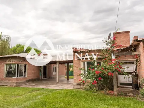Casa en Venta con 2 cocheras
