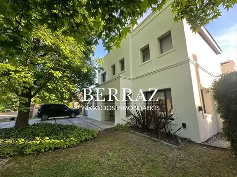Casa Venta 3 Dormitorios La Delfina CC Lote de 775 m2 Pilar