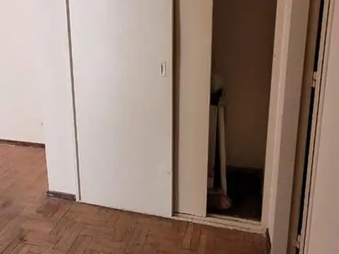 Alquiler 1 dormitorio primer piso escalera (sin balcón)  - Abasto