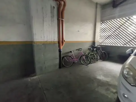 ACCESO POR PORTÓN AUTOMÁTICO, EXCELENTE UBICACIÓN