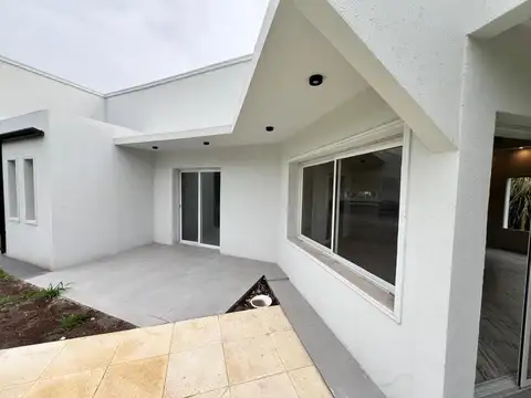 Casa, 5 ambientes235 m2 en Haras santa María, Loma Verde